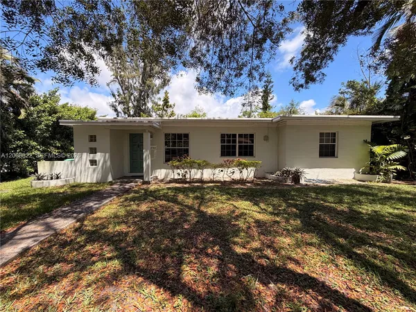 $825,000 | 5765 Southwest 48th Street, Miami, FL 33155