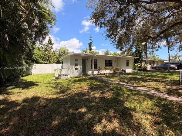$825,000 | 5765 Southwest 48th Street, Miami, FL 33155