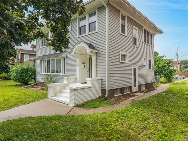 $330,000 | 732 River Drive, Bettendorf, IA 52722