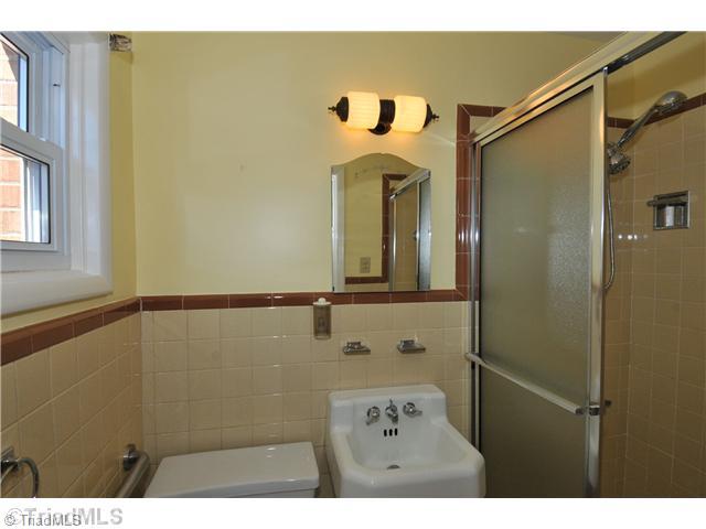 1412 Capri Road Southwest Winston-Salem, NC 27103 - Photo 8 of 12 Bath.