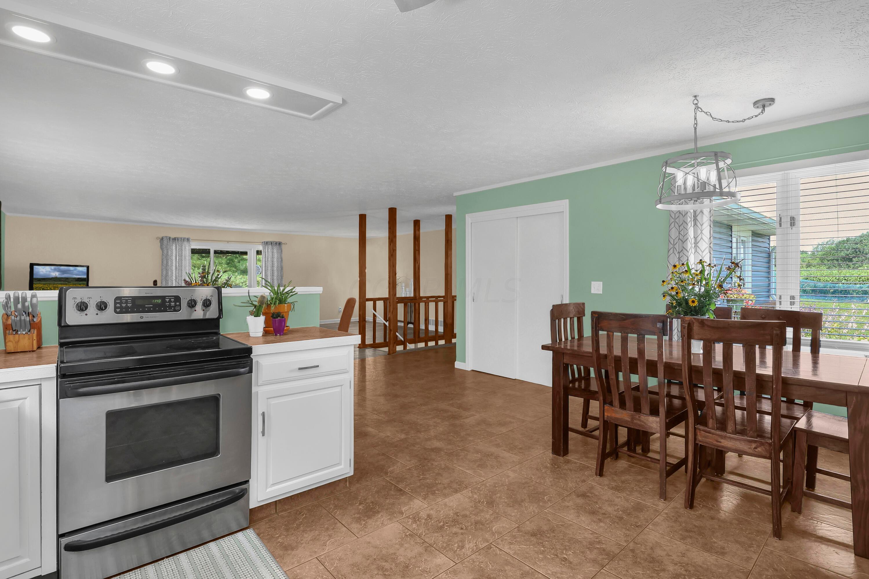 1060 South Watkins Road Alexandria, OH 43001 - Photo 6 of 47 0G7A6813
