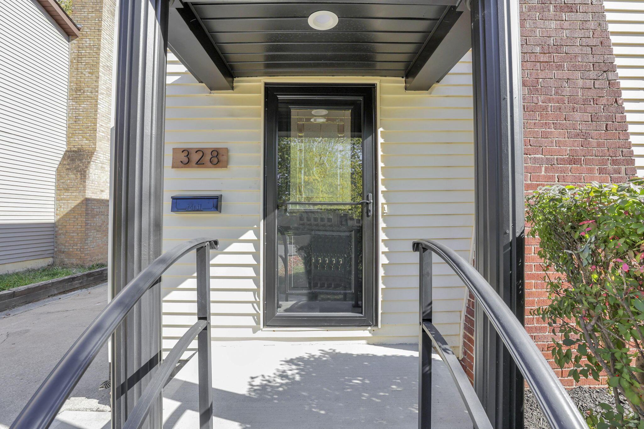 328 Demorest Road Columbus, OH 43204 - Photo 8 of 81 Front porch