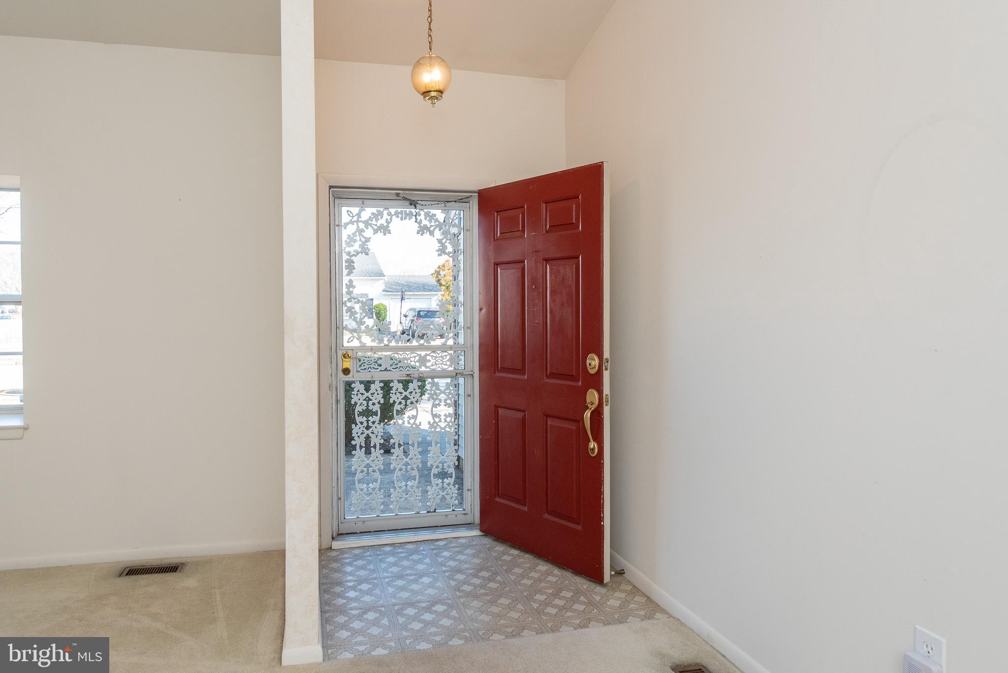9116 Bowline Road Baltimore, MD 21236 - Photo 3 of 48 Foyer