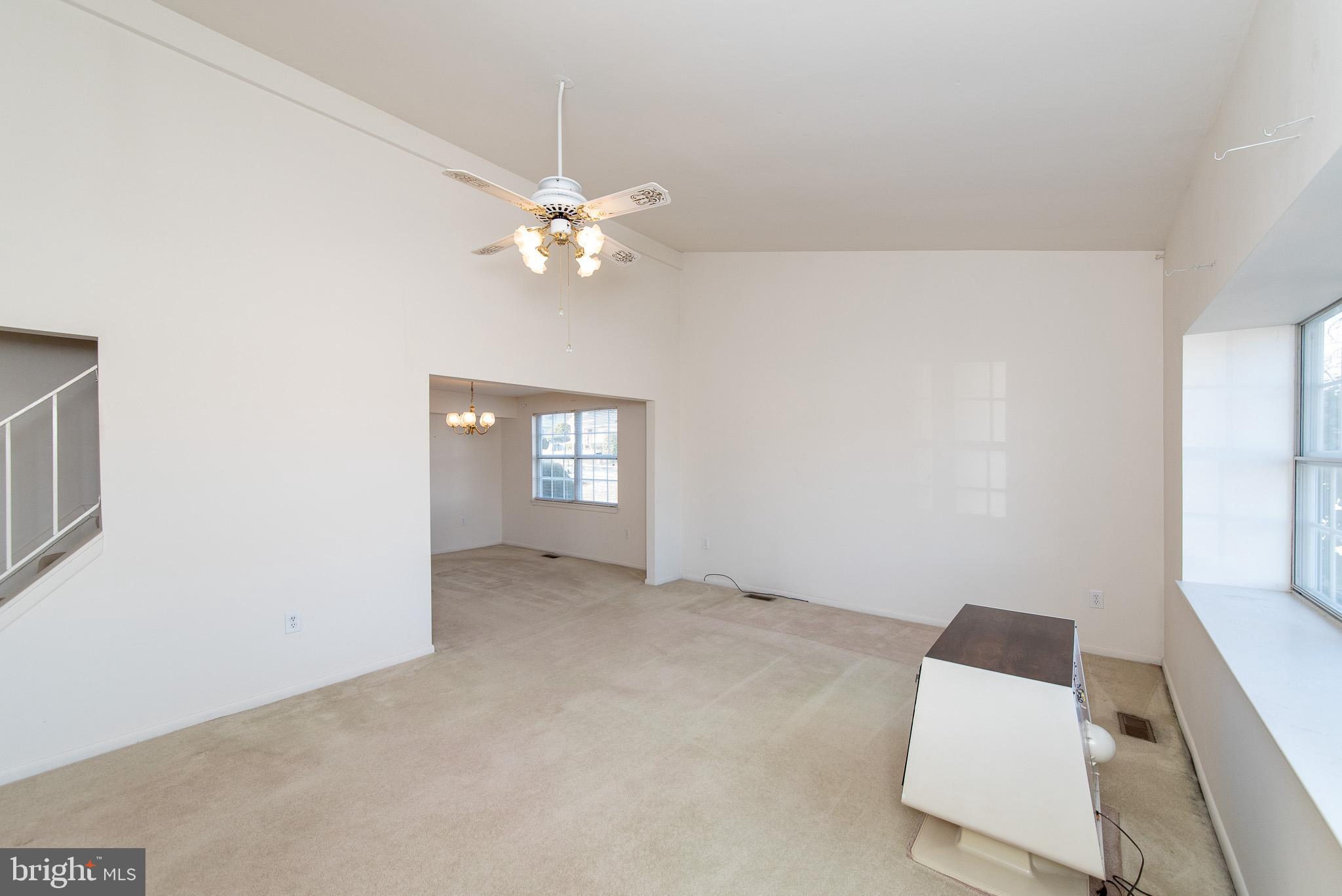 9116 Bowline Road Baltimore, MD 21236 - Photo 4 of 48 Living Room