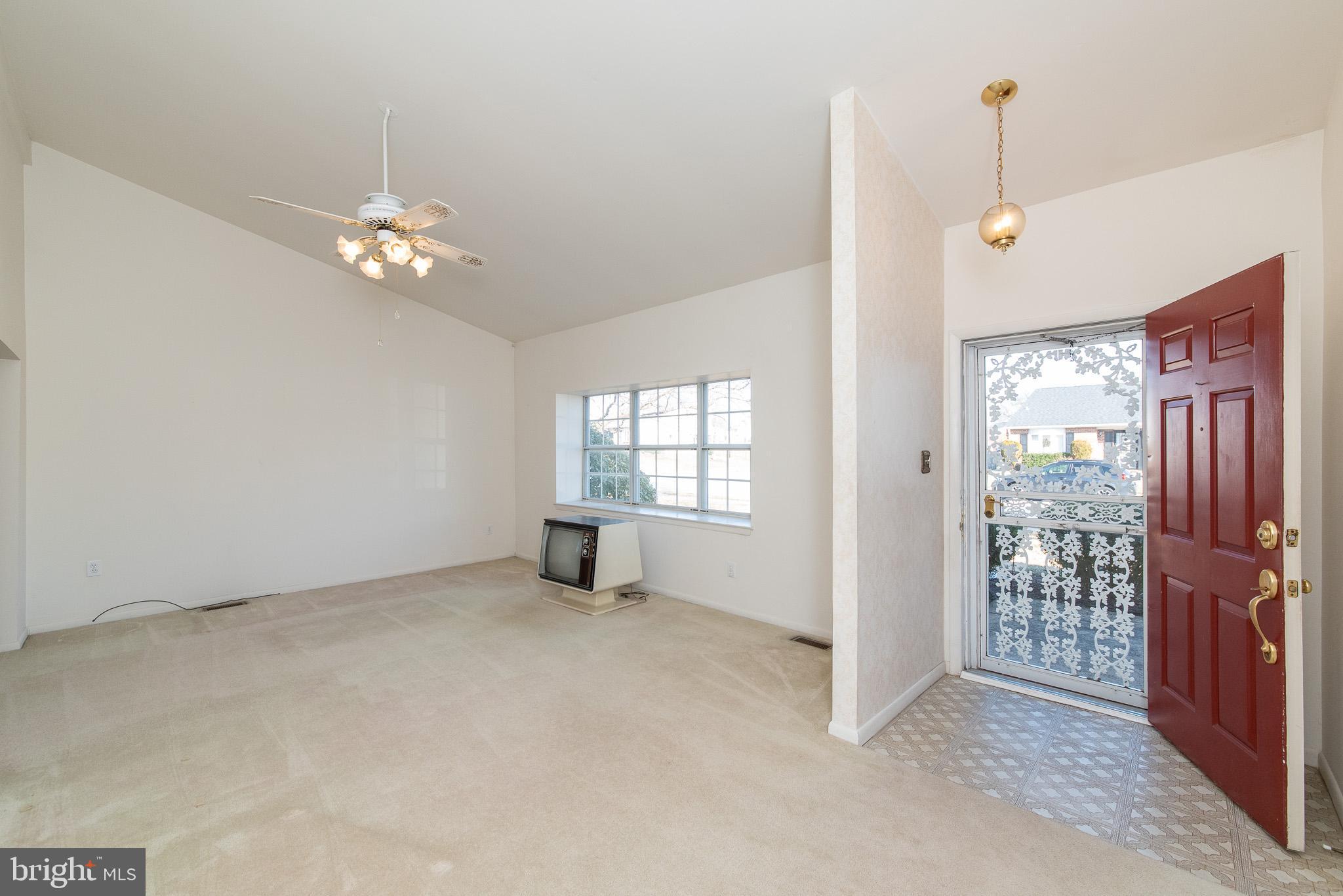 9116 Bowline Road Baltimore, MD 21236 - Photo 7 of 48 Living Room