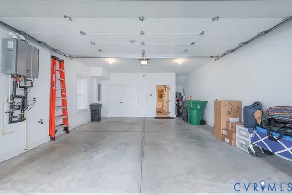 a en suite bathroom with a double vanity sink and a mirror