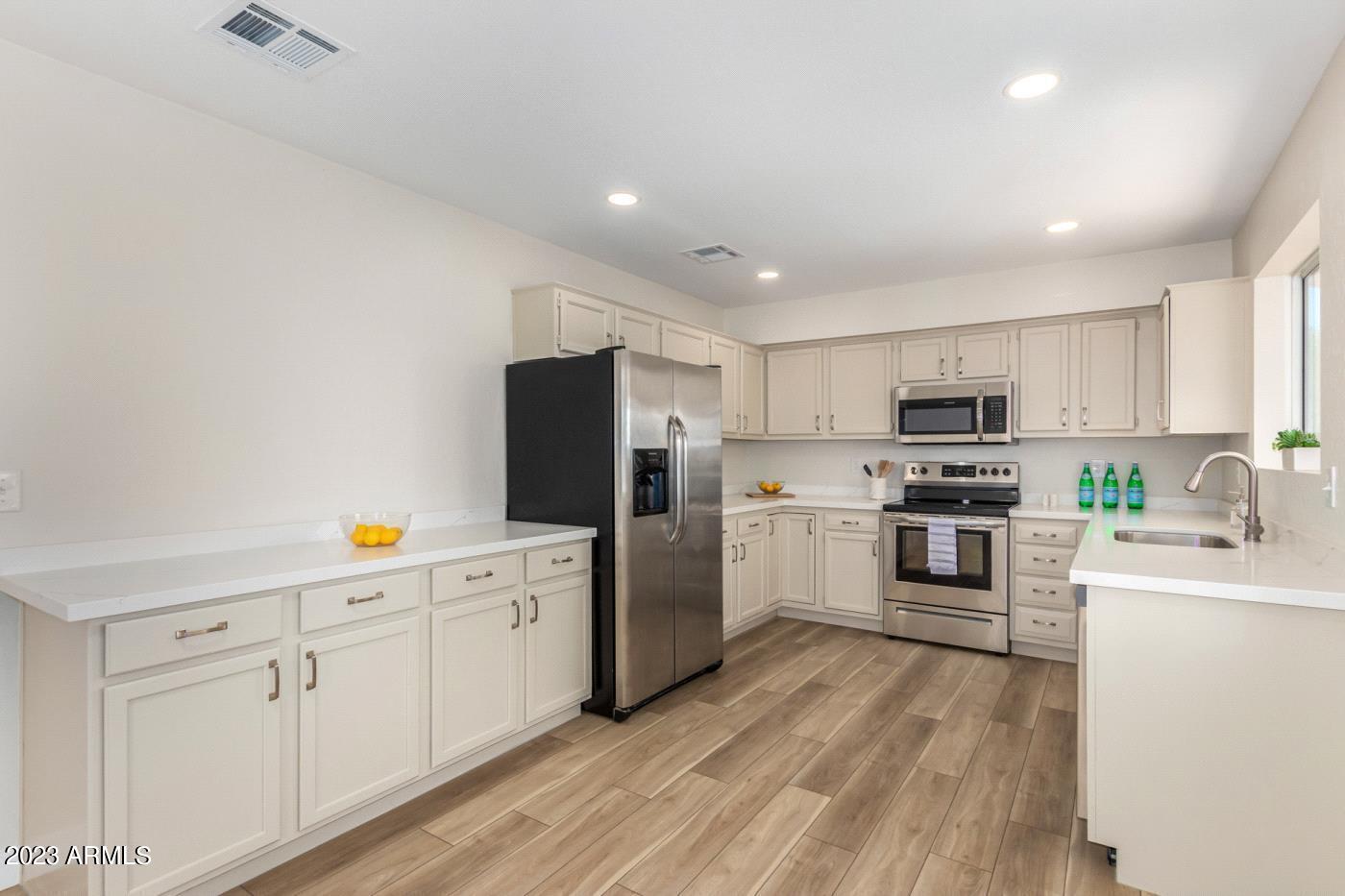 240 South Meridian Road Apache Junction, AZ 85120 - Photo 4 of 19 Kitchen
