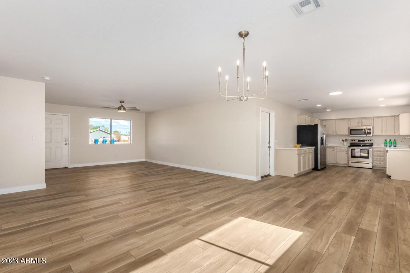 240 South Meridian Road Apache Junction, AZ 85120 - Photo 5 of 19 Family room