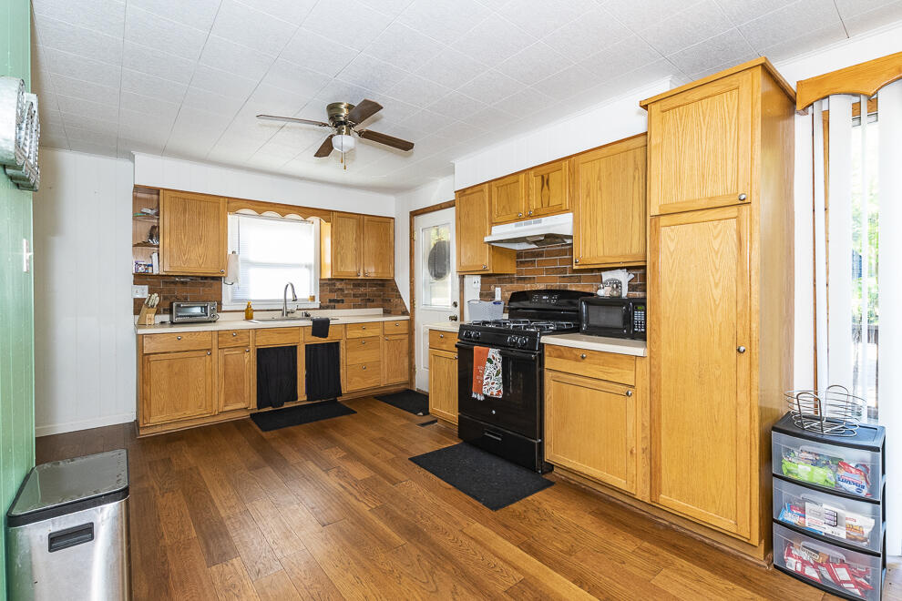 419 22nd Street North Springfield, MI 49037 - Photo 7 of 43 RN5_1931