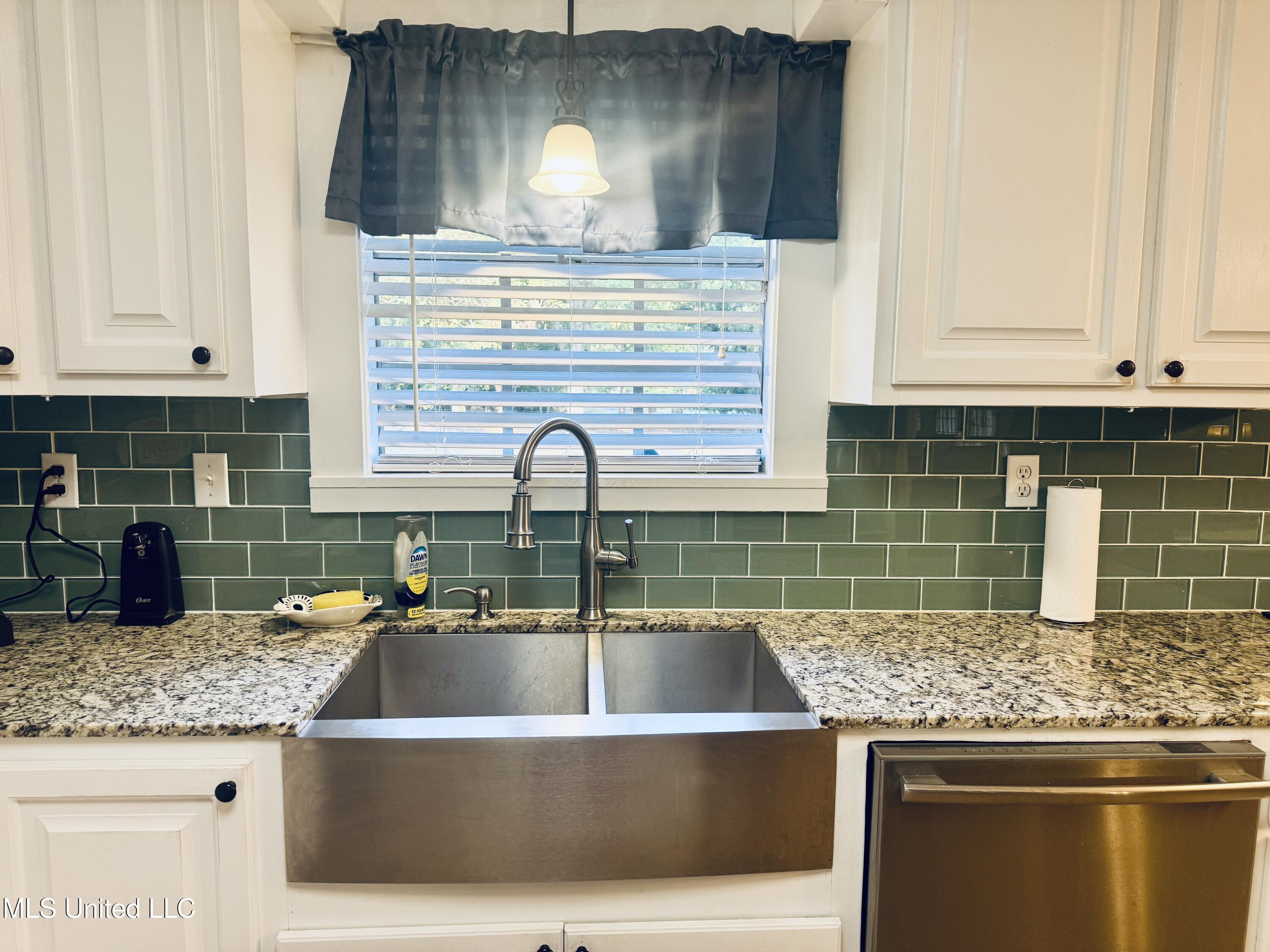 2 Pin Oak Drive Natchez, MS 39120 - Photo 16 of 39 IMG_0183