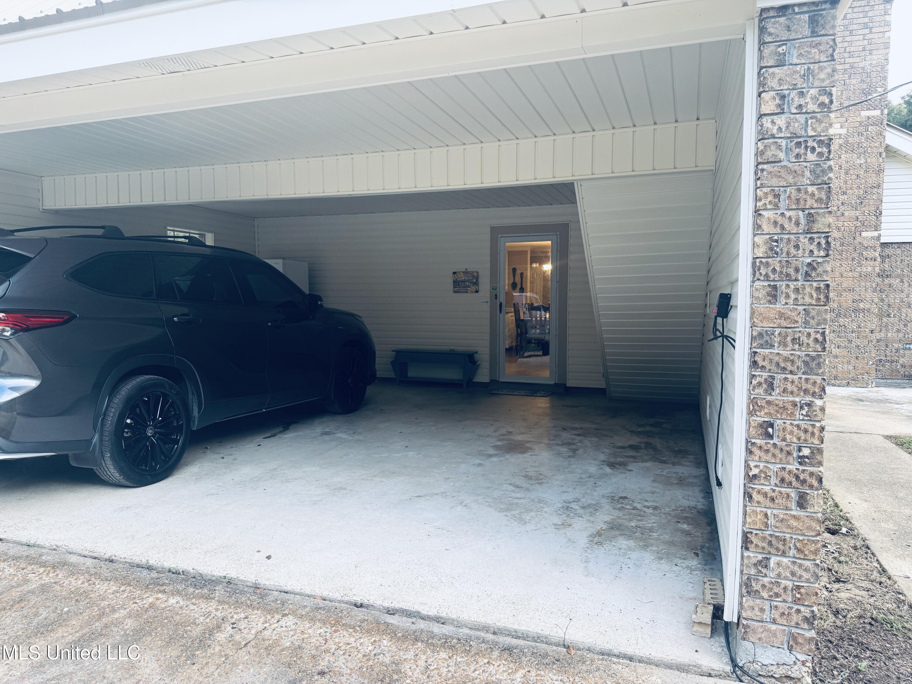 2 Pin Oak Drive Natchez, MS 39120 - Photo 5 of 39 IMG_0236