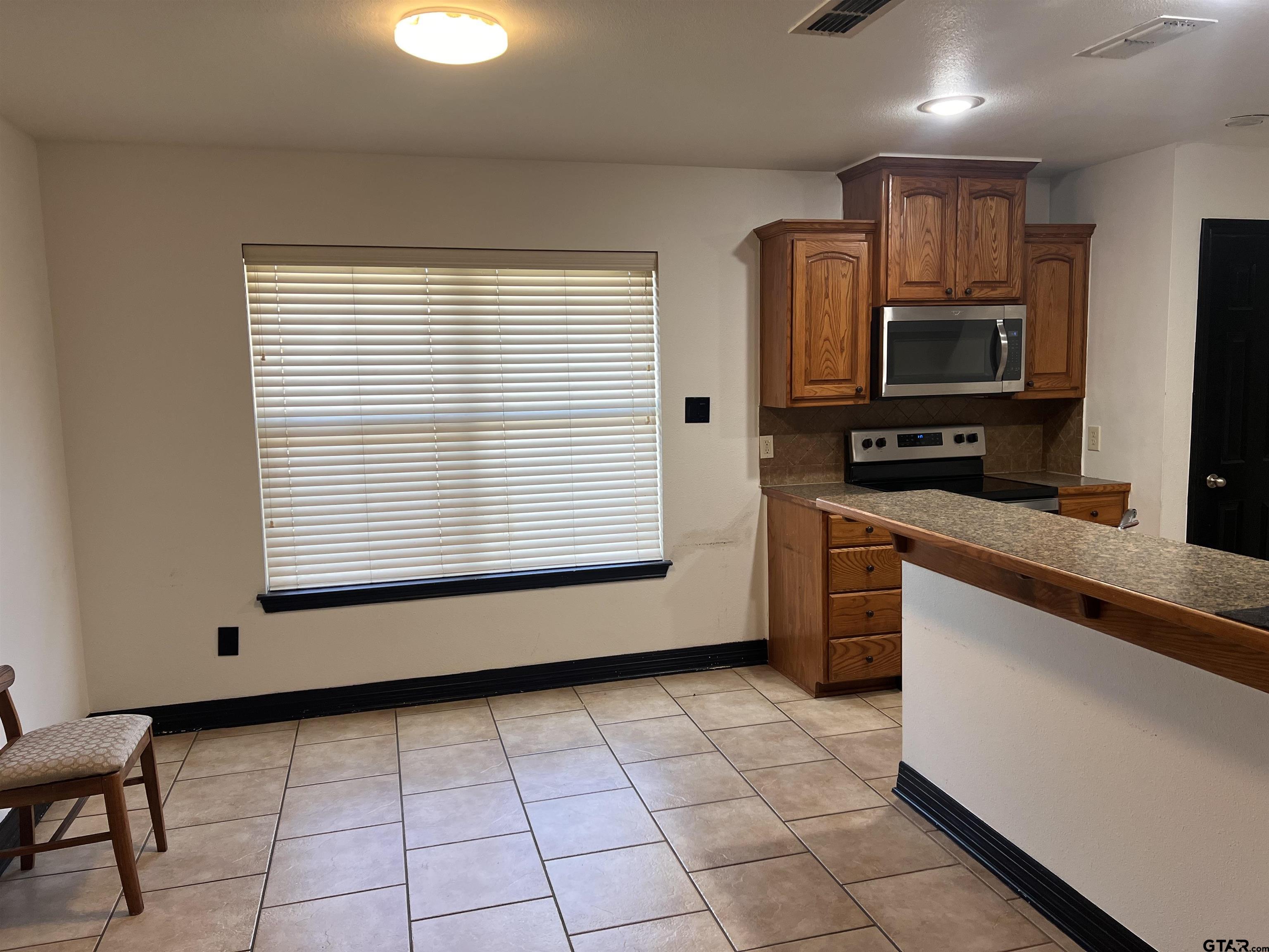 19482 Ruggles Court Flint, TX 75762 - Photo 13 of 16 a kitchen with stainless steel appliances a stove sink and microwave