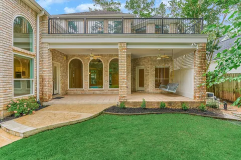 $1,100,000 | 168 West Shadowpoint Circle, The Woodlands, TX 77381