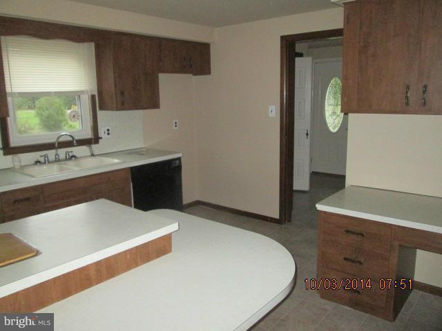 8502 Neck Road Williamsport, MD 21795 - Photo 7 of 18 Kitchen