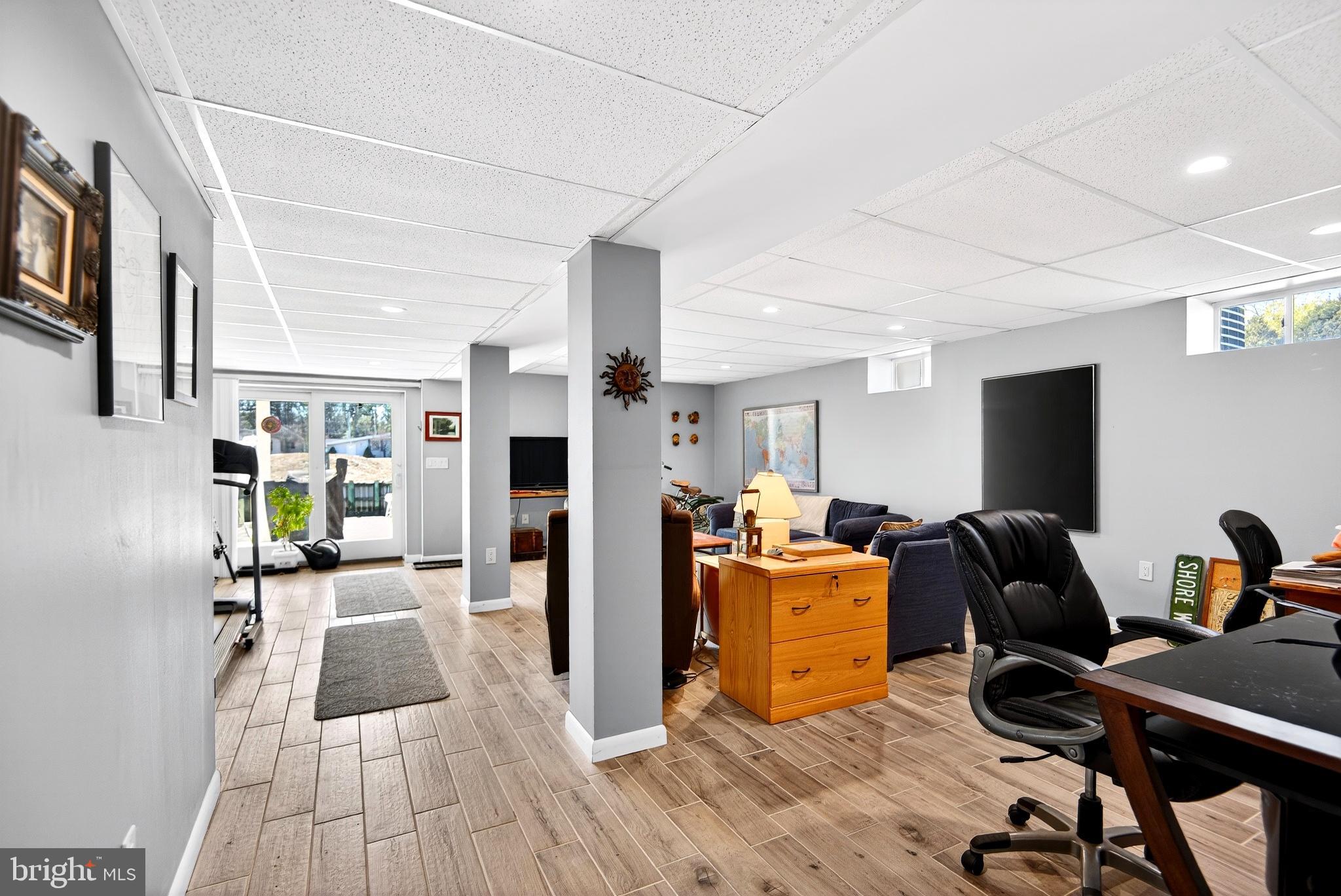 20 Edgewater Drive Tuckerton, NJ 08087 - Photo 54 of 78 a workspace with wooden floor and furniture