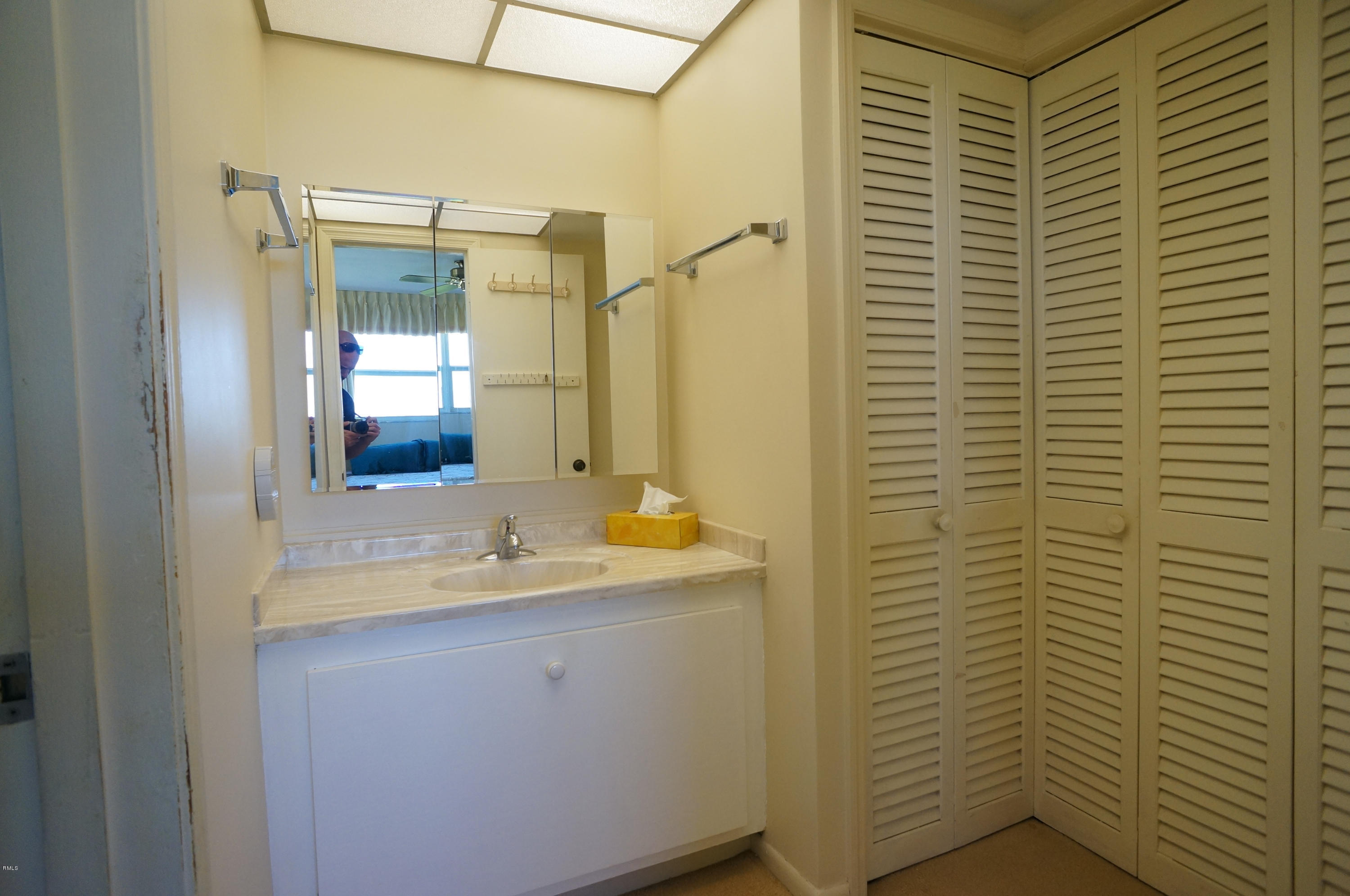 555 Crandon Boulevard, Unit 71 Key Biscayne, FL 33149 - Photo 11 of 16 DSC01146