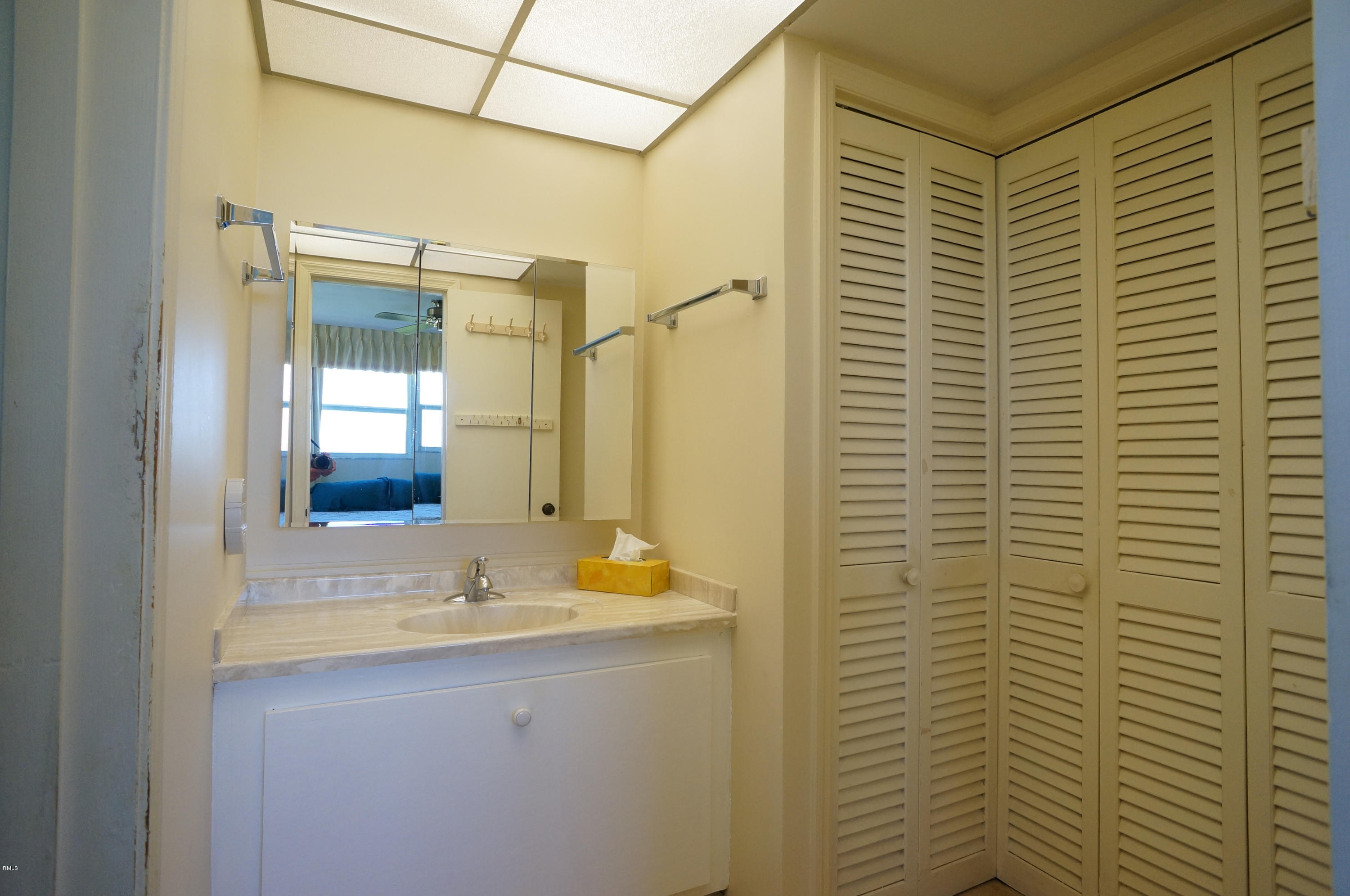 555 Crandon Boulevard, Unit 71 Key Biscayne, FL 33149 - Photo 12 of 16 DSC01147