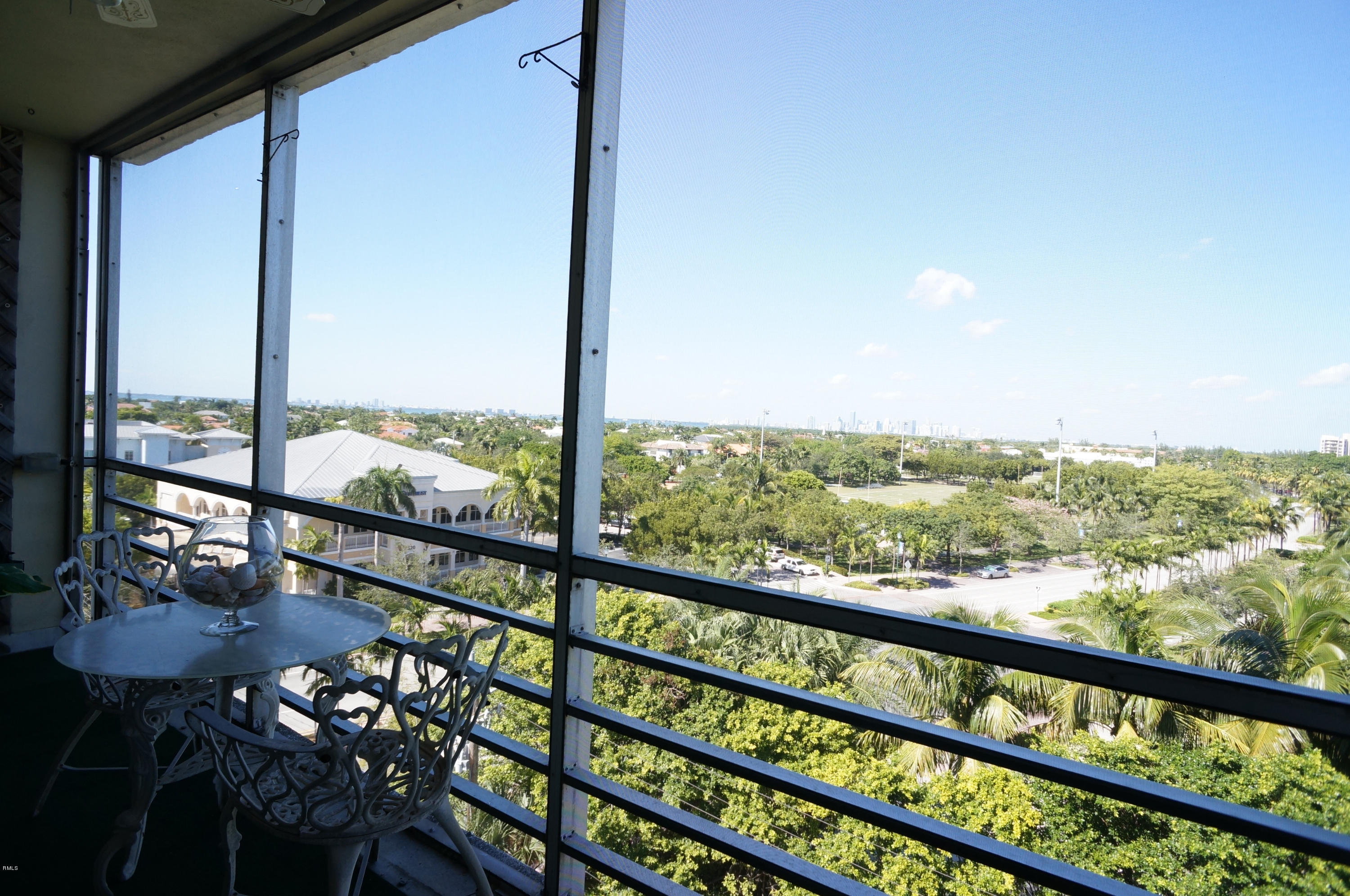 555 Crandon Boulevard, Unit 71 Key Biscayne, FL 33149 - Photo 5 of 16 DSC01141