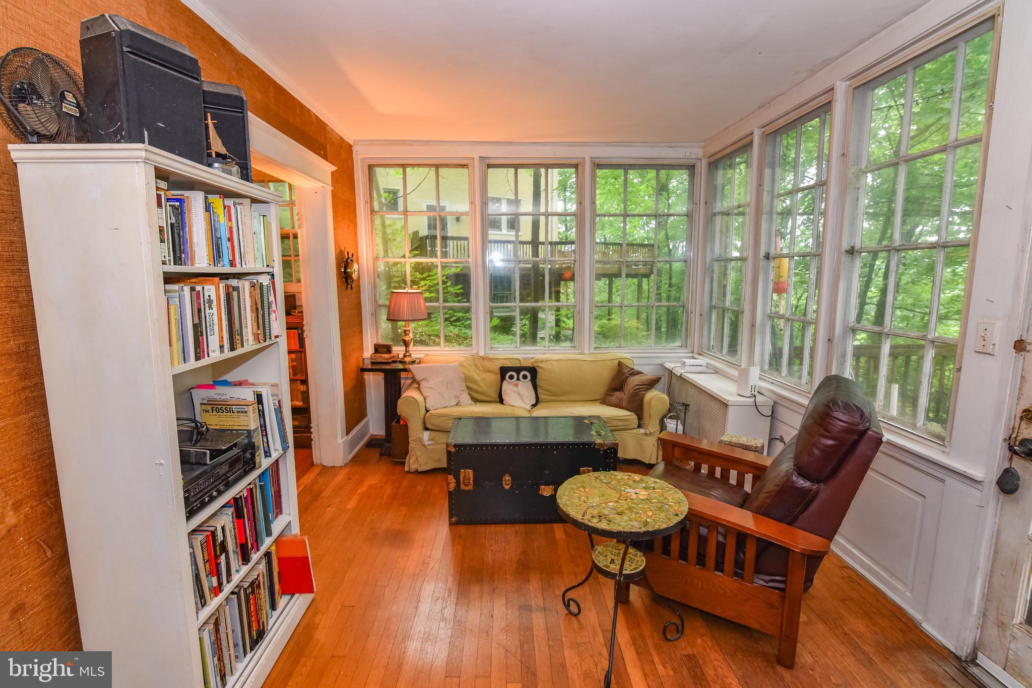 24 Merrymount Road Baltimore, MD 21210 - Photo 6 of 48 a living room with furniture and a book shelf
