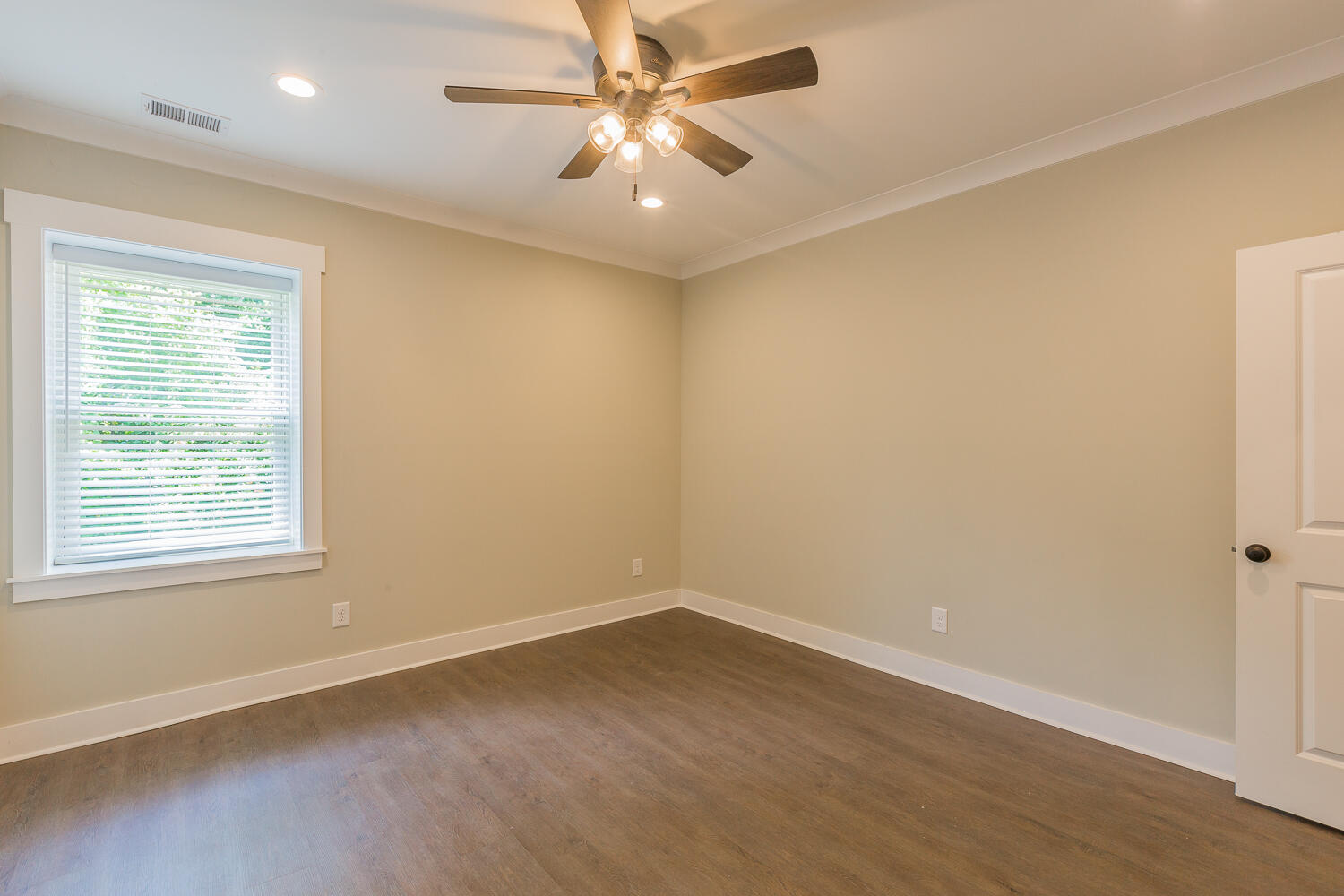4204 St Elmo Avenue Chattanooga, TN 37409 - Photo 6 of 19 4202 St. Elmo Ave 37409 HD -16