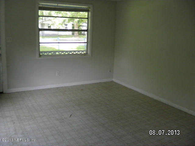 3233 Galilee Road Jacksonville, FL 32207 - Photo 3 of 10 3Livingroom