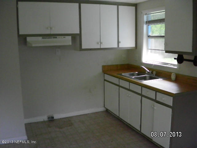 3233 Galilee Road Jacksonville, FL 32207 - Photo 5 of 10 5Kitchen
