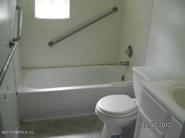 3233 Galilee Road Jacksonville, FL 32207 - Photo 6 of 10 6Bath