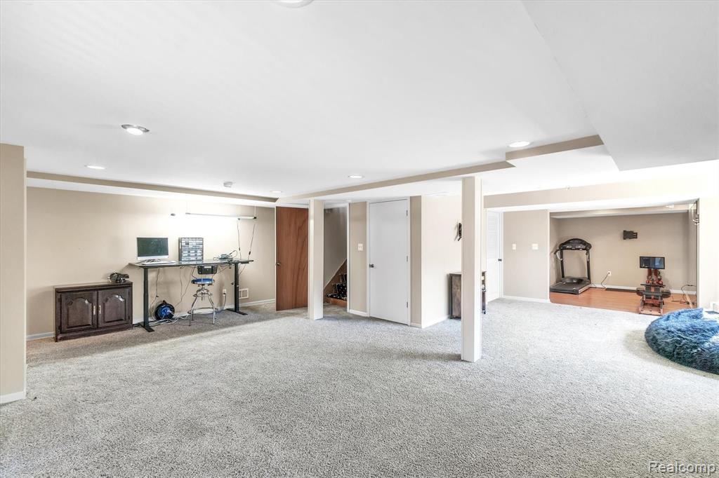 34412 Quaker Valley Road Farmington Hills, MI 48331 - Photo 42 of 57