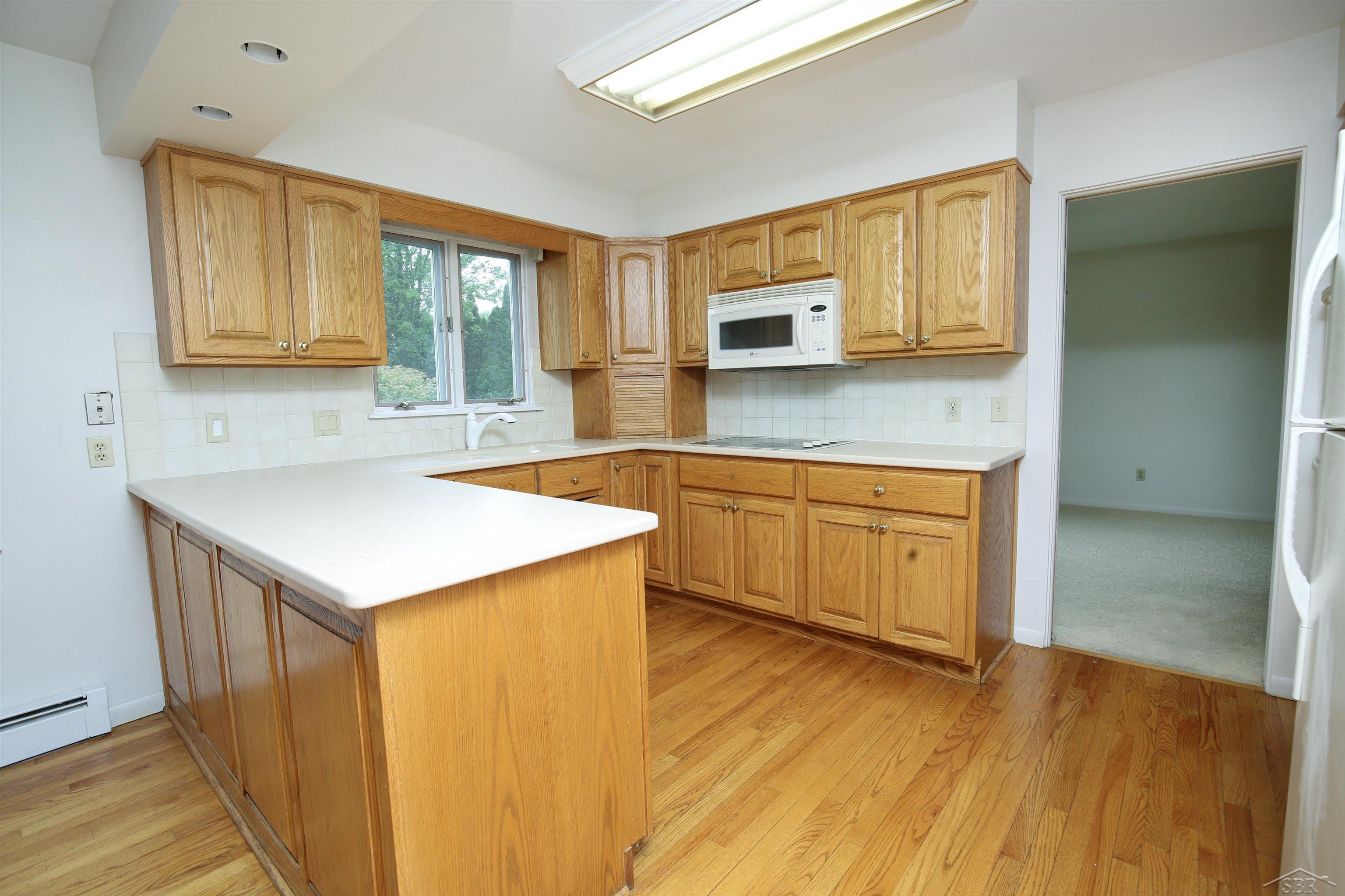 636 Stoneham Road Saginaw, MI 48638 - Photo 13 of 54 50117876-12.JPG