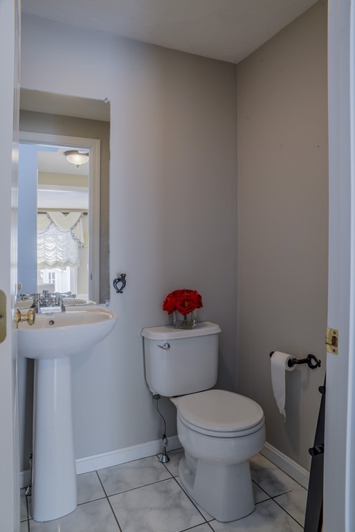 10 Litchfield Road Peabody, MA 01960 - Photo 12 of 29 Gallery Image 12
