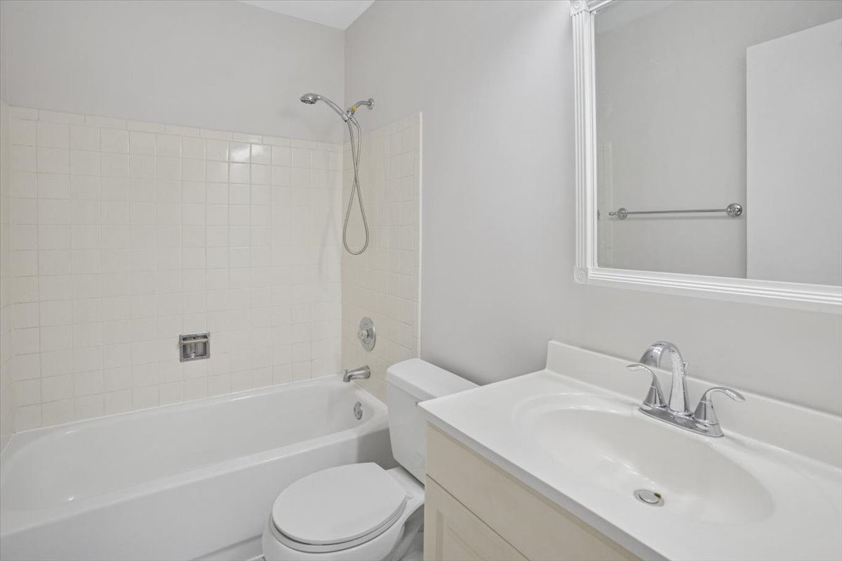 220 Hawthorne Court, Unit B2 Schaumburg, IL 60193 - Photo 11 of 20 a bathroom with a sink toilet and shower