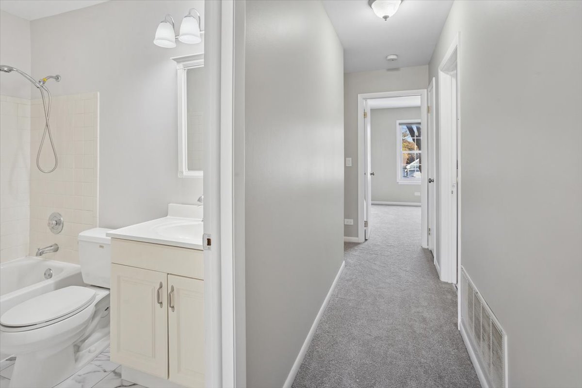 220 Hawthorne Court, Unit B2 Schaumburg, IL 60193 - Photo 12 of 20 a bathroom with a sink a toilet and shower