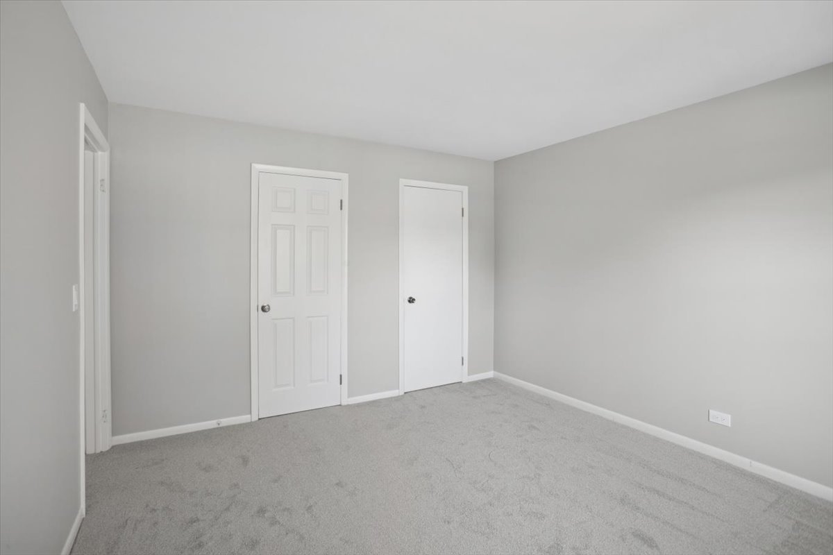 220 Hawthorne Court, Unit B2 Schaumburg, IL 60193 - Photo 13 of 20 a view of an empty room