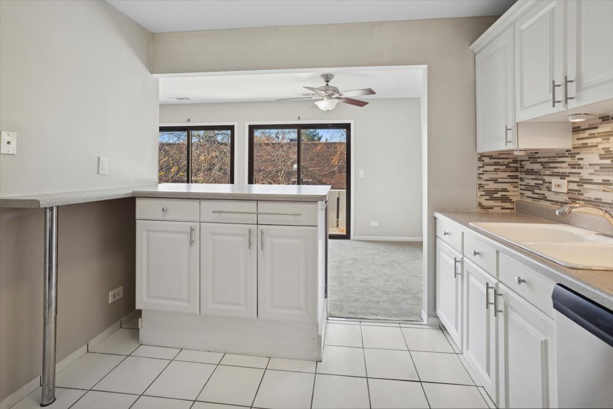 220 Hawthorne Court, Unit B2 Schaumburg, IL 60193 - Photo 9 of 20 a spacious bathroom with a granite countertop sink a mirror and a vanity