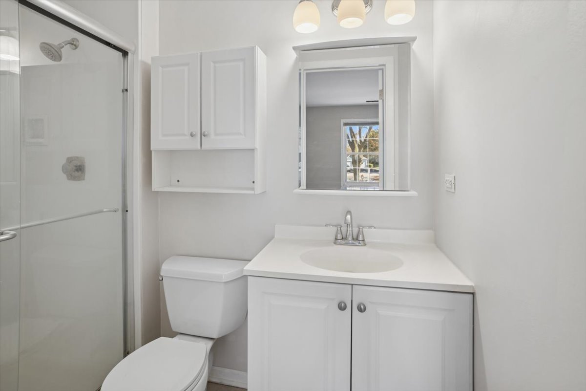 220 Hawthorne Court, Unit B2 Schaumburg, IL 60193 - Photo 10 of 20 a bathroom with a toilet sink and mirror