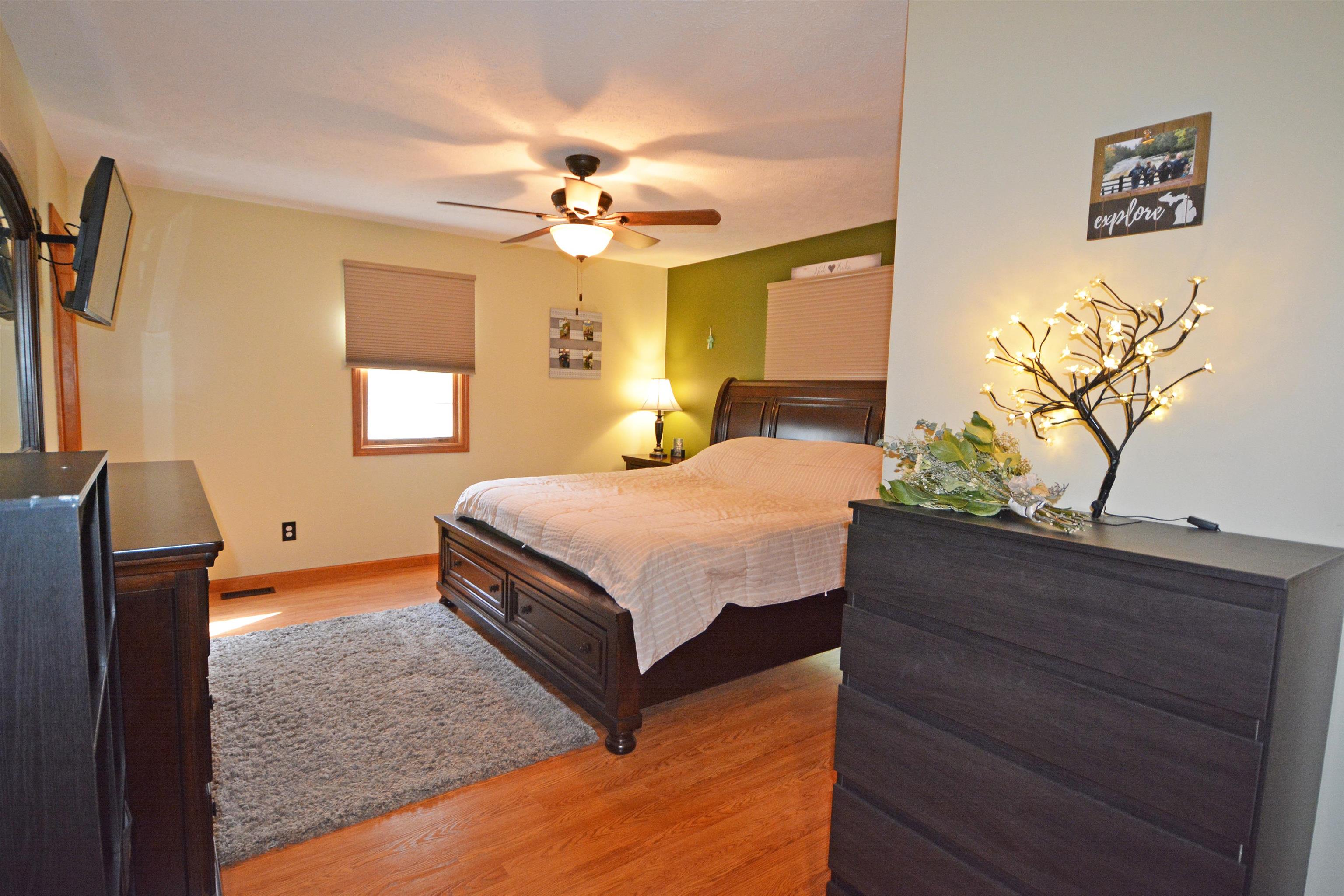 18808 West Maple Interlochen, MI 49643 - Photo 19 of 30 1904391-18.JPG