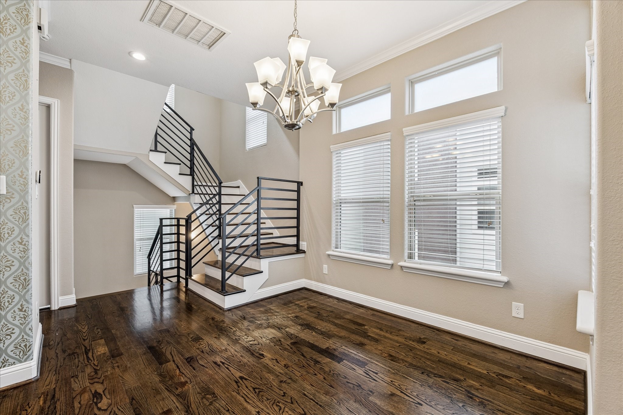 1113 West 18th Street, Unit B Houston, TX 77008 - Photo 19 of 32 a view of an empty room with wooden floor and a window