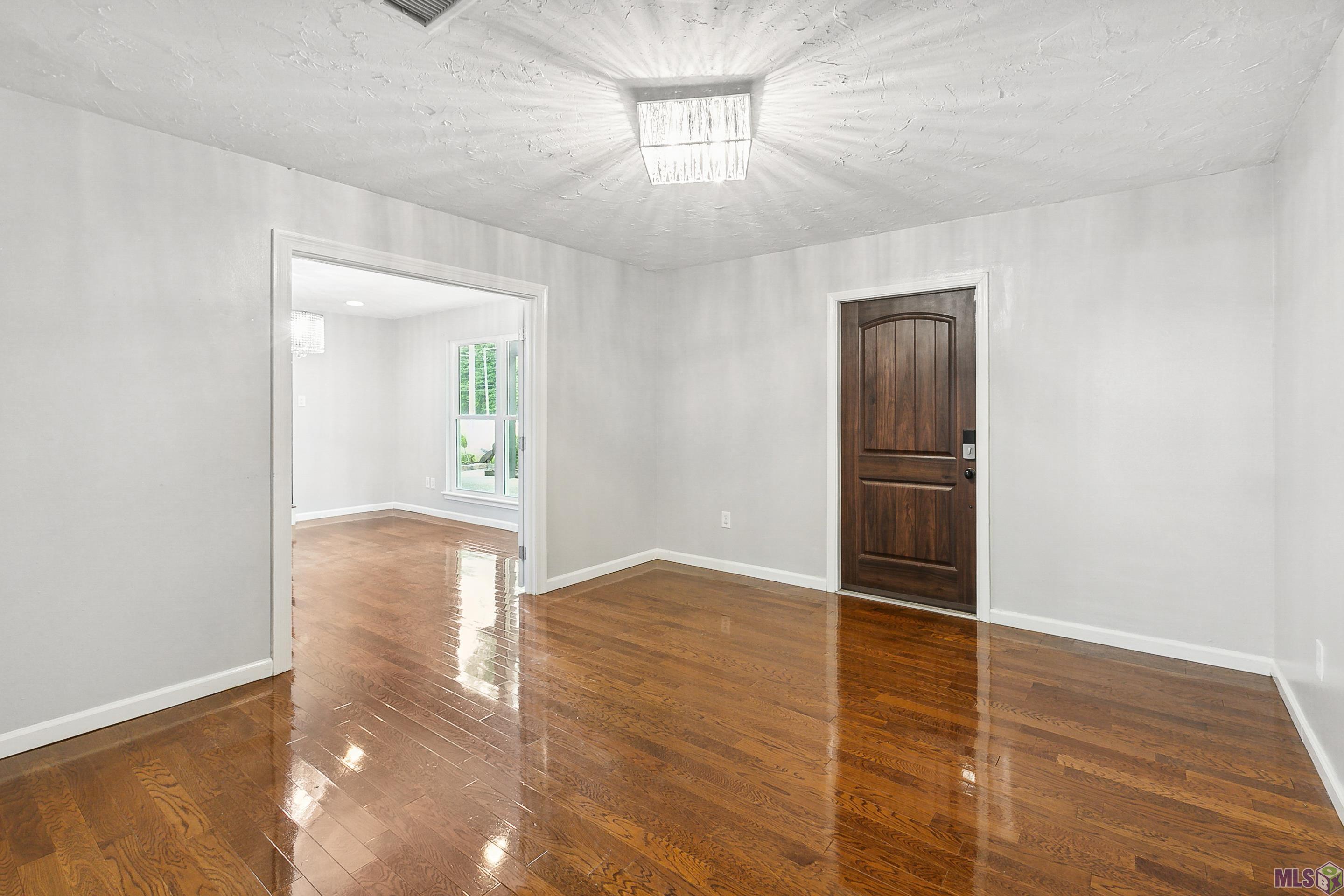 31849 Linder Road Denham Springs, LA 70726 - Photo 14 of 42 Office/Sitting Area