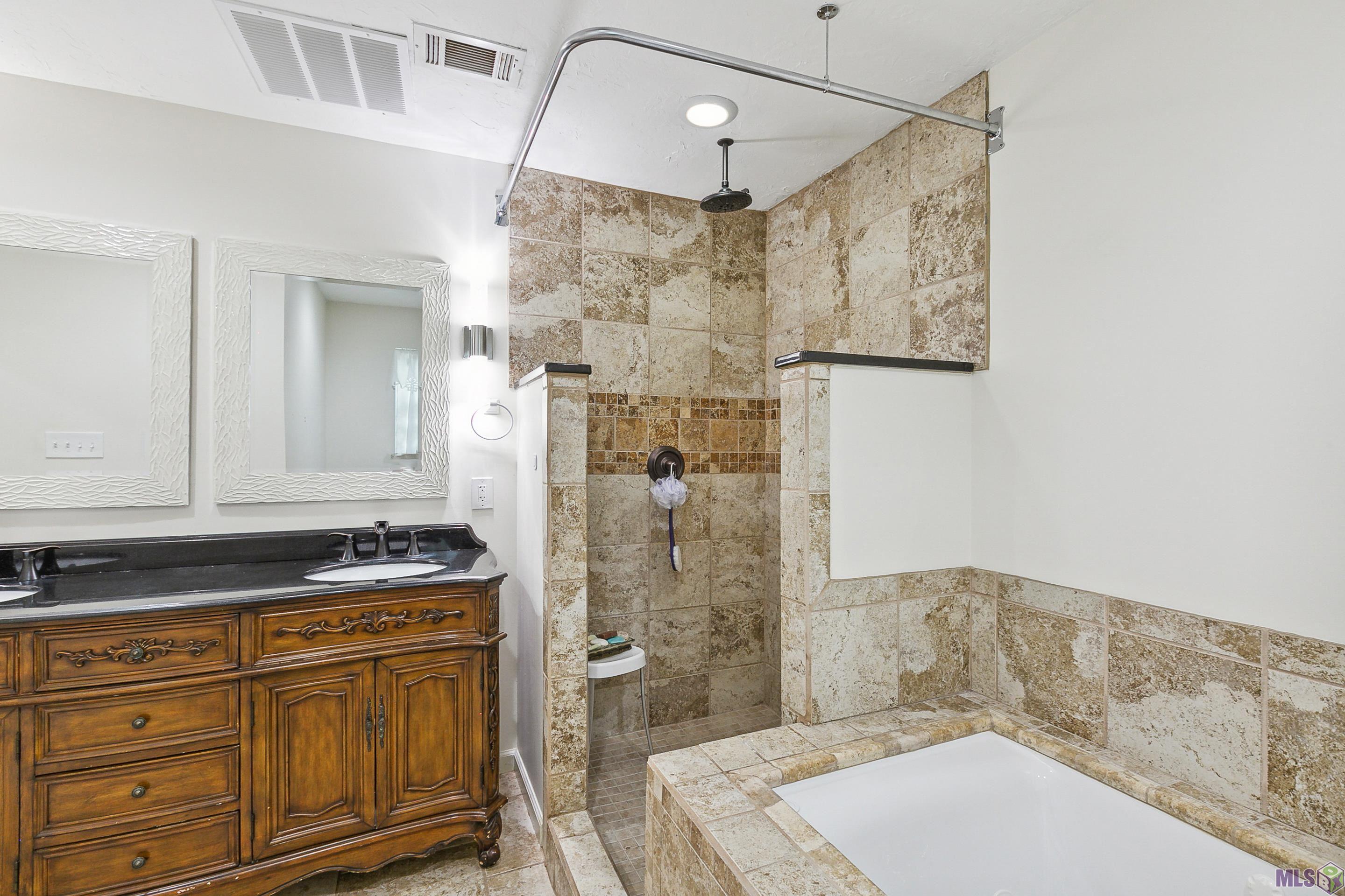31849 Linder Road Denham Springs, LA 70726 - Photo 25 of 42 Primary Bathroom