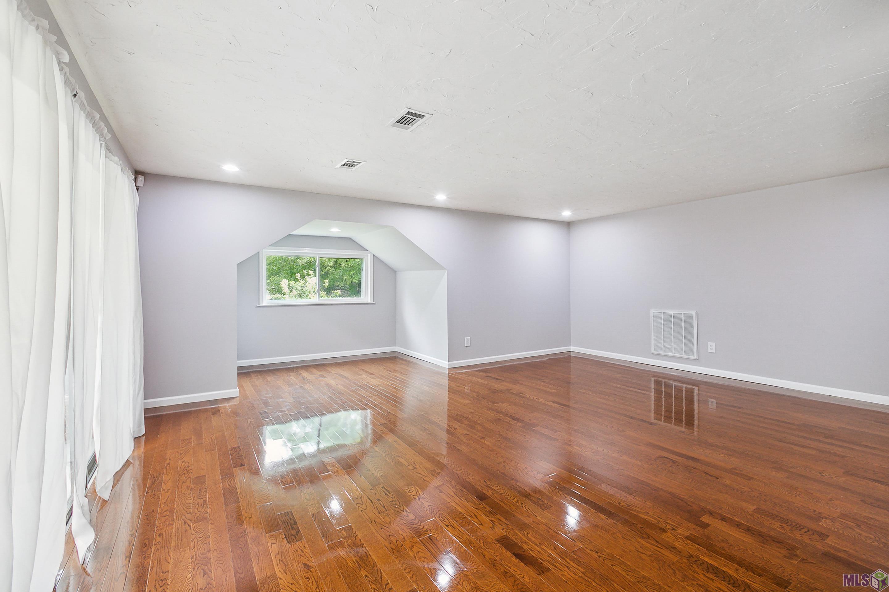 31849 Linder Road Denham Springs, LA 70726 - Photo 32 of 42 Second Floor Bedroom