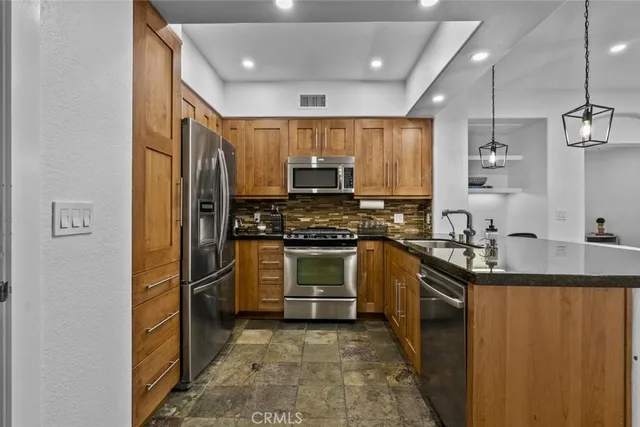 $6,000 | 24507 Town Center Drive, Unit 7318, Valencia, CA 91355