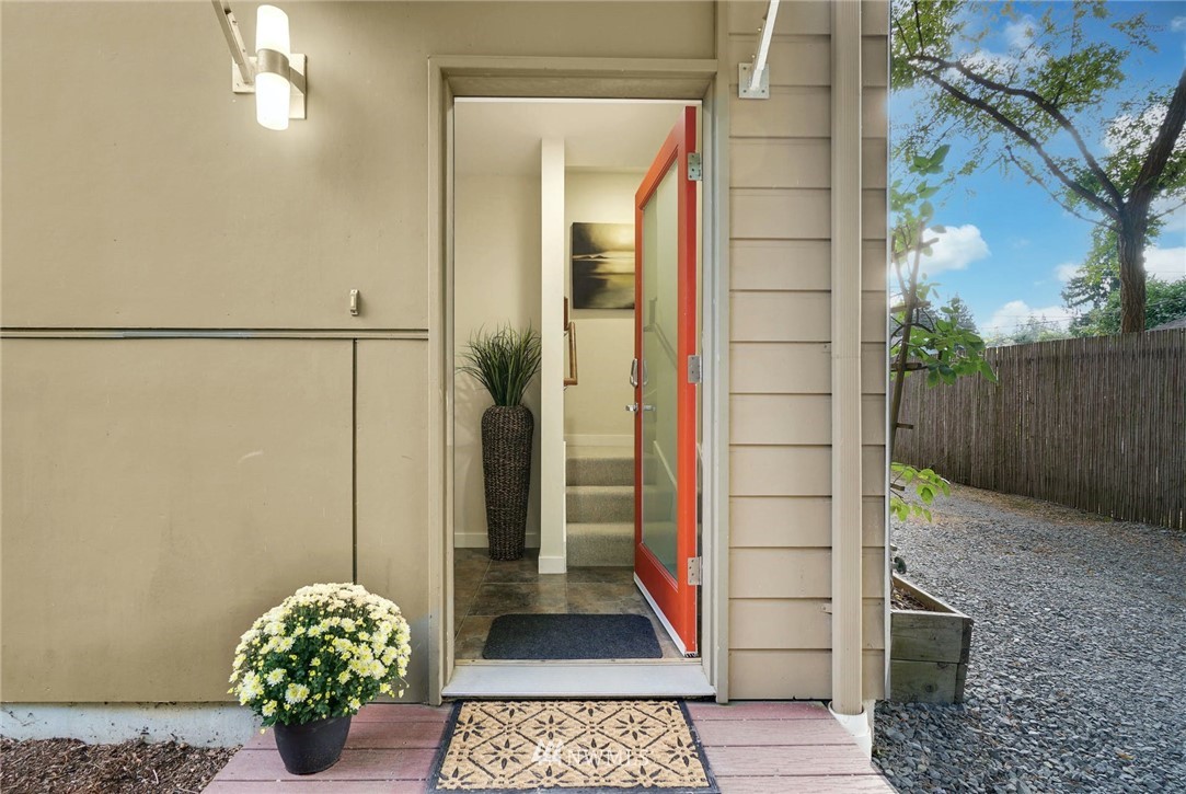 5409 26th Avenue Southwest, Unit B Seattle, WA 98106 - Photo 3 of 31 a view of entryway