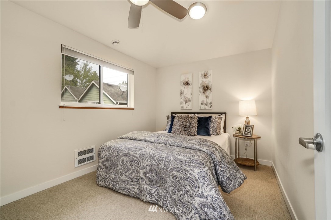 5409 26th Avenue Southwest, Unit B Seattle, WA 98106 - Photo 21 of 31 a bedroom with a bed and a painting on the wall