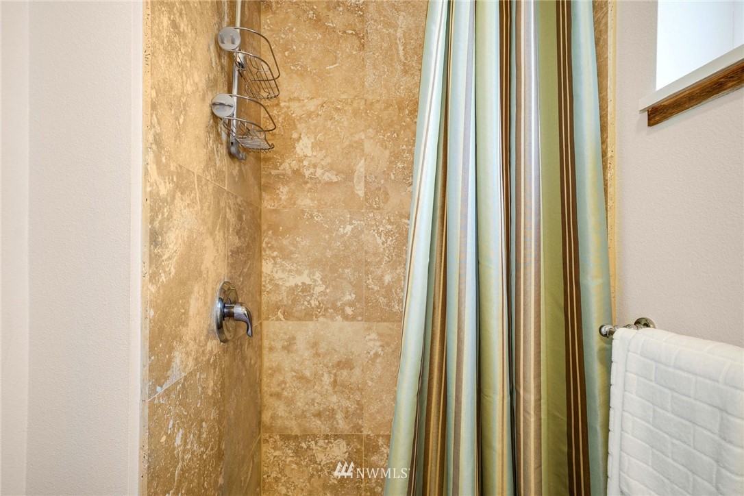 5409 26th Avenue Southwest, Unit B Seattle, WA 98106 - Photo 25 of 31 a bathroom with a shower