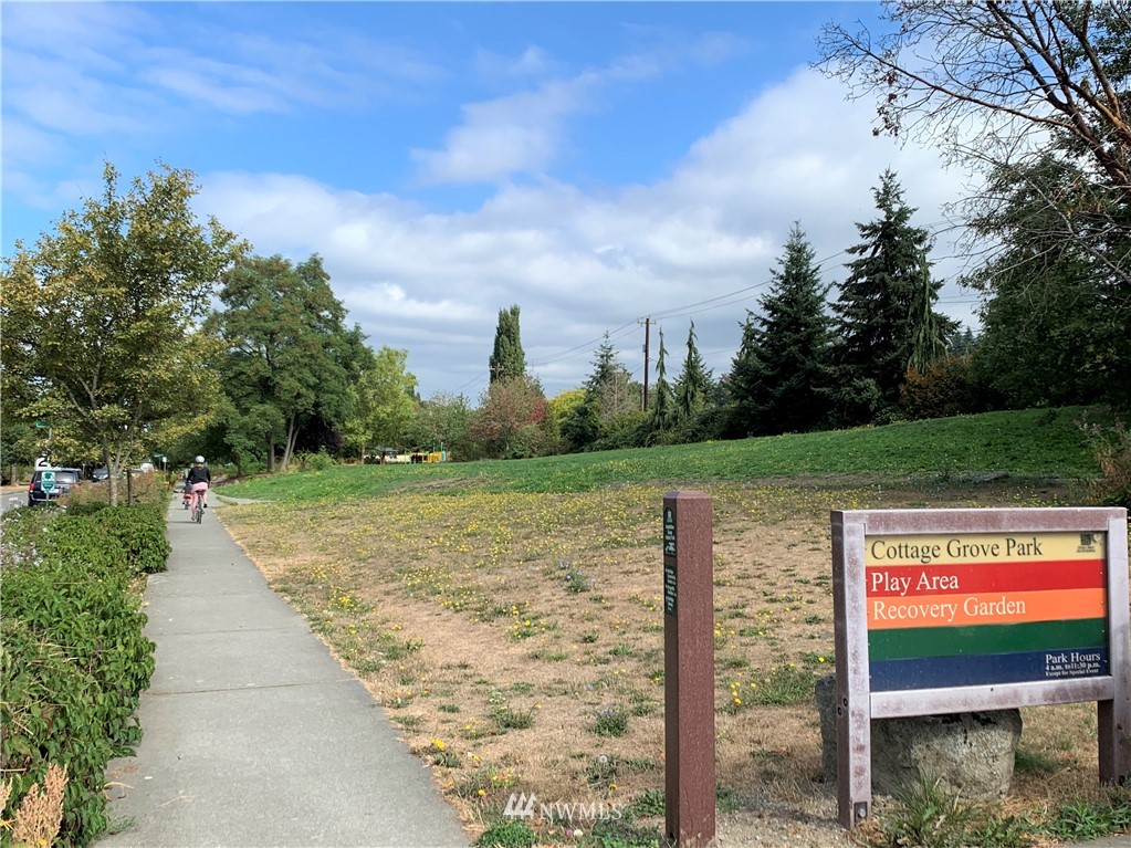 5409 26th Avenue Southwest, Unit B Seattle, WA 98106 - Photo 29 of 31 a view of a pathway with a wrought fence