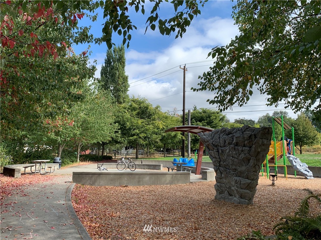 5409 26th Avenue Southwest, Unit B Seattle, WA 98106 - Photo 30 of 31 a view of outdoor space