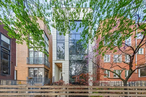 $999,990 | 1718 West Le Moyne Street, Unit 2, Chicago, IL 60622