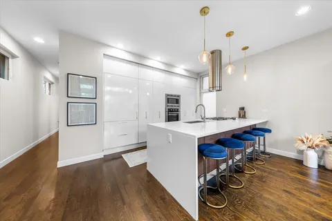 $999,990 | 1718 West Le Moyne Street, Unit 2, Chicago, IL 60622