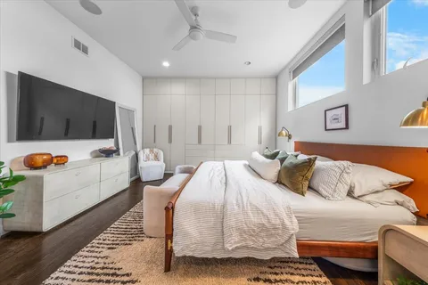 $999,990 | 1718 West Le Moyne Street, Unit 2, Chicago, IL 60622