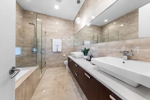 $999,990 | 1718 West Le Moyne Street, Unit 2, Chicago, IL 60622